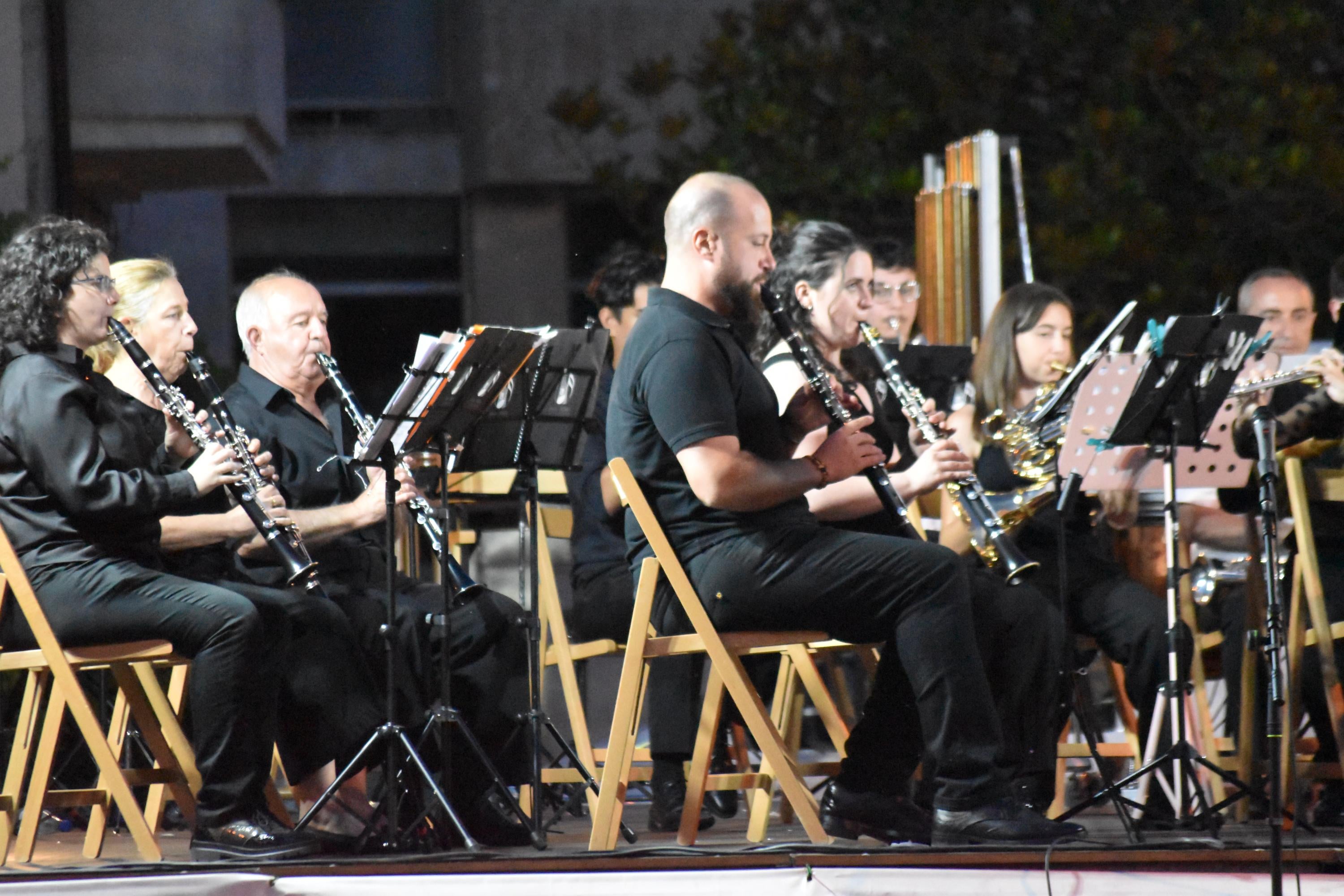 Villamayor vibra al ritmo de 100 músicos en sus 'Noches de verano'