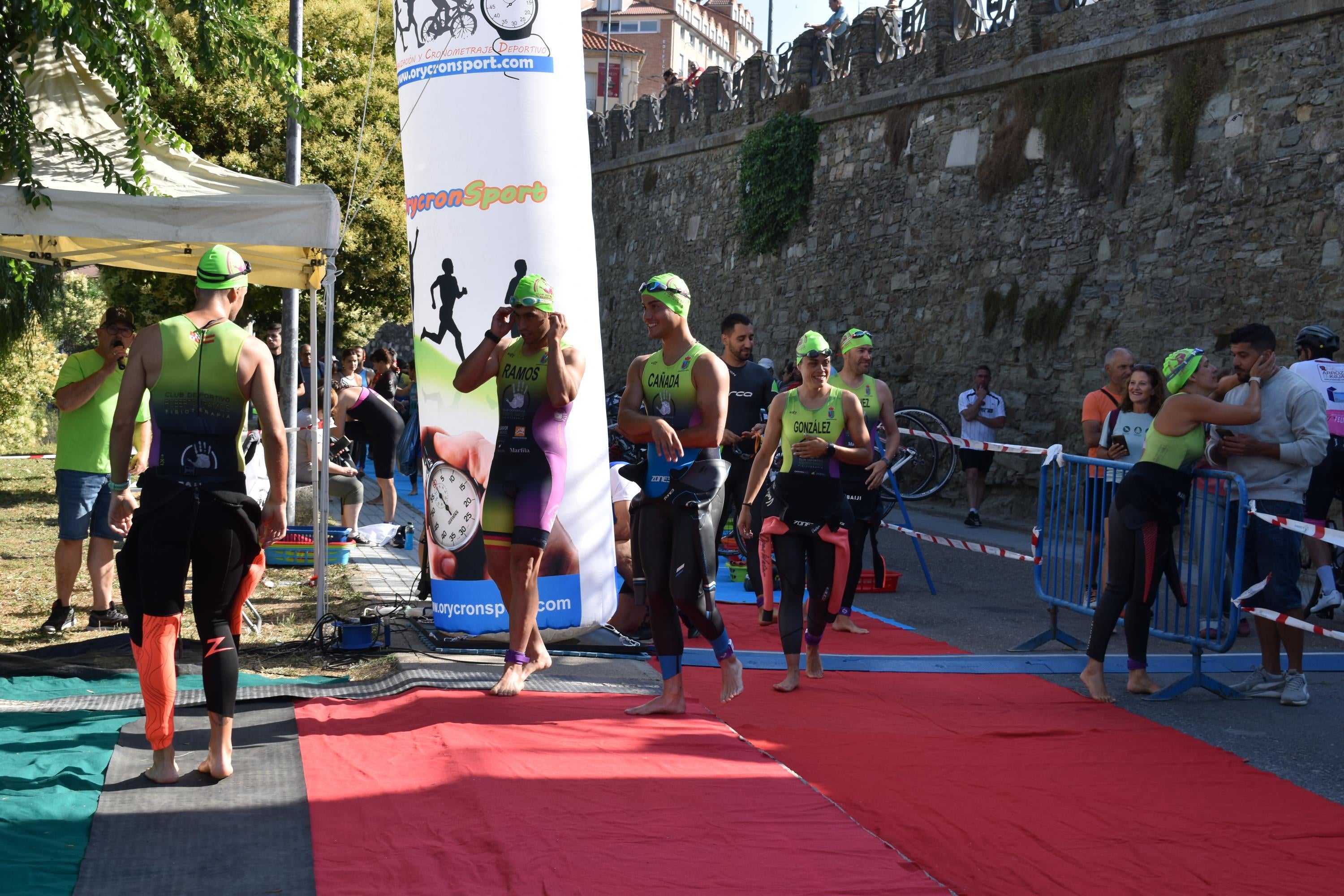 Pablo Herrero y Ester Rodríguez terminan los primeros en el triatlón de Alba de Tormes