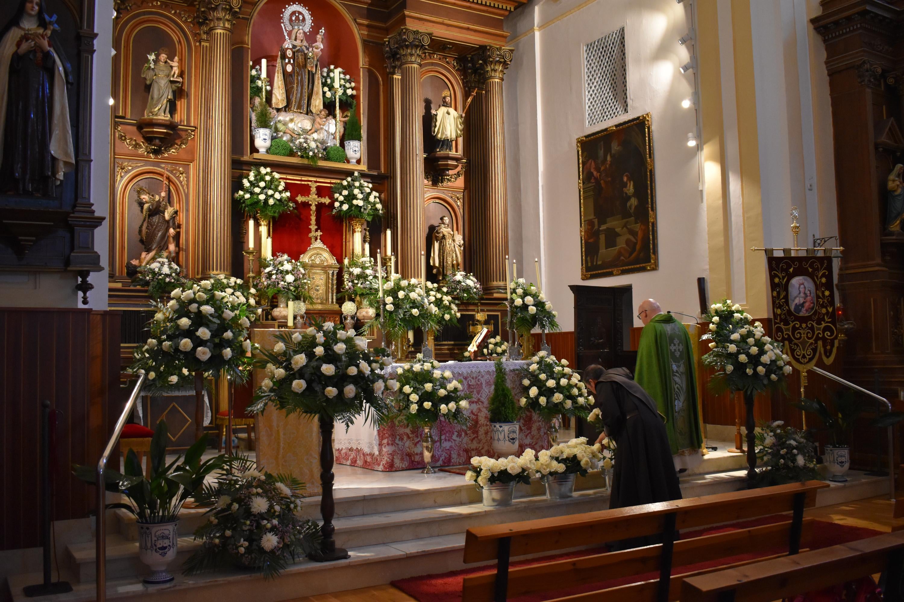 El regalo que llega a Alba de Tormes con mil rosas blancas para la Virgen del Carmen