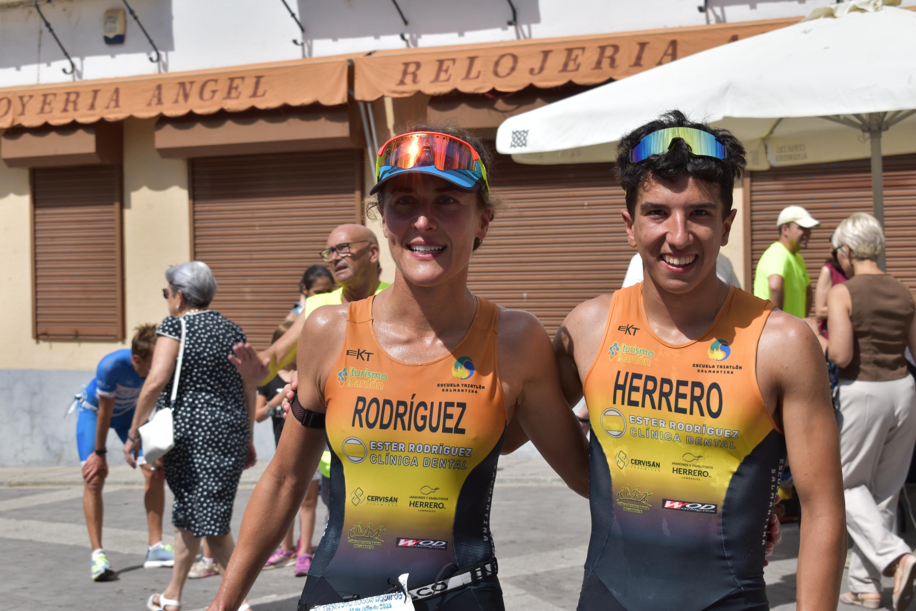 Pablo Herrero y Ester Rodríguez terminan los primeros en el triatlón de Alba de Tormes