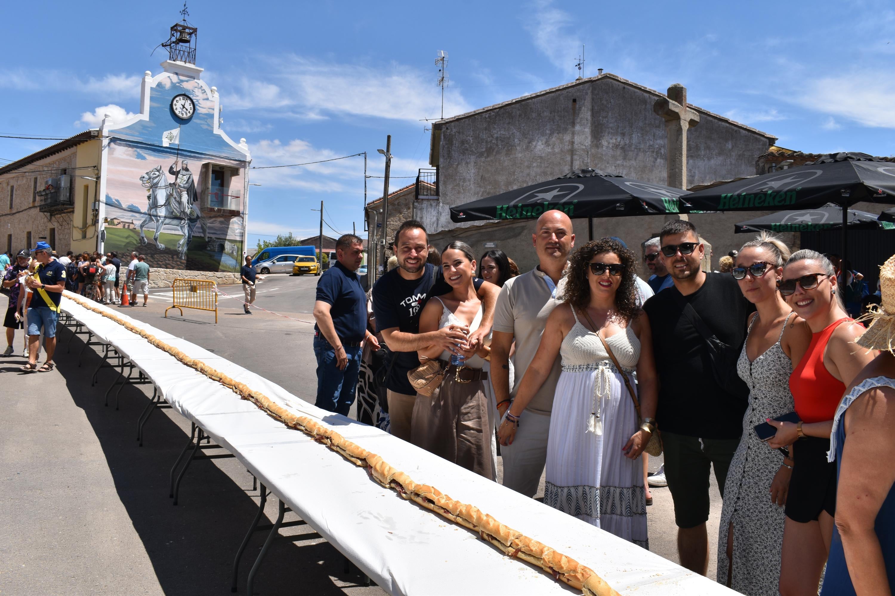 Así es el megabocata de jamón que bate récords en Salamanca: ¡mide 60 metros!
