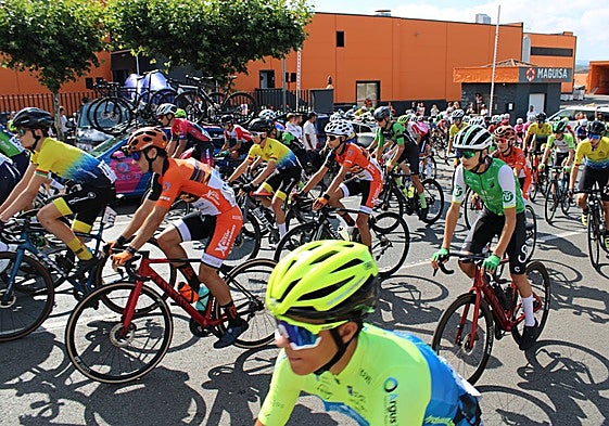 Salida de la tercera etapa desde Maguisa.