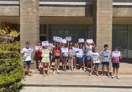 Los niños que han participado en el campamento digital de Carbajosa.
