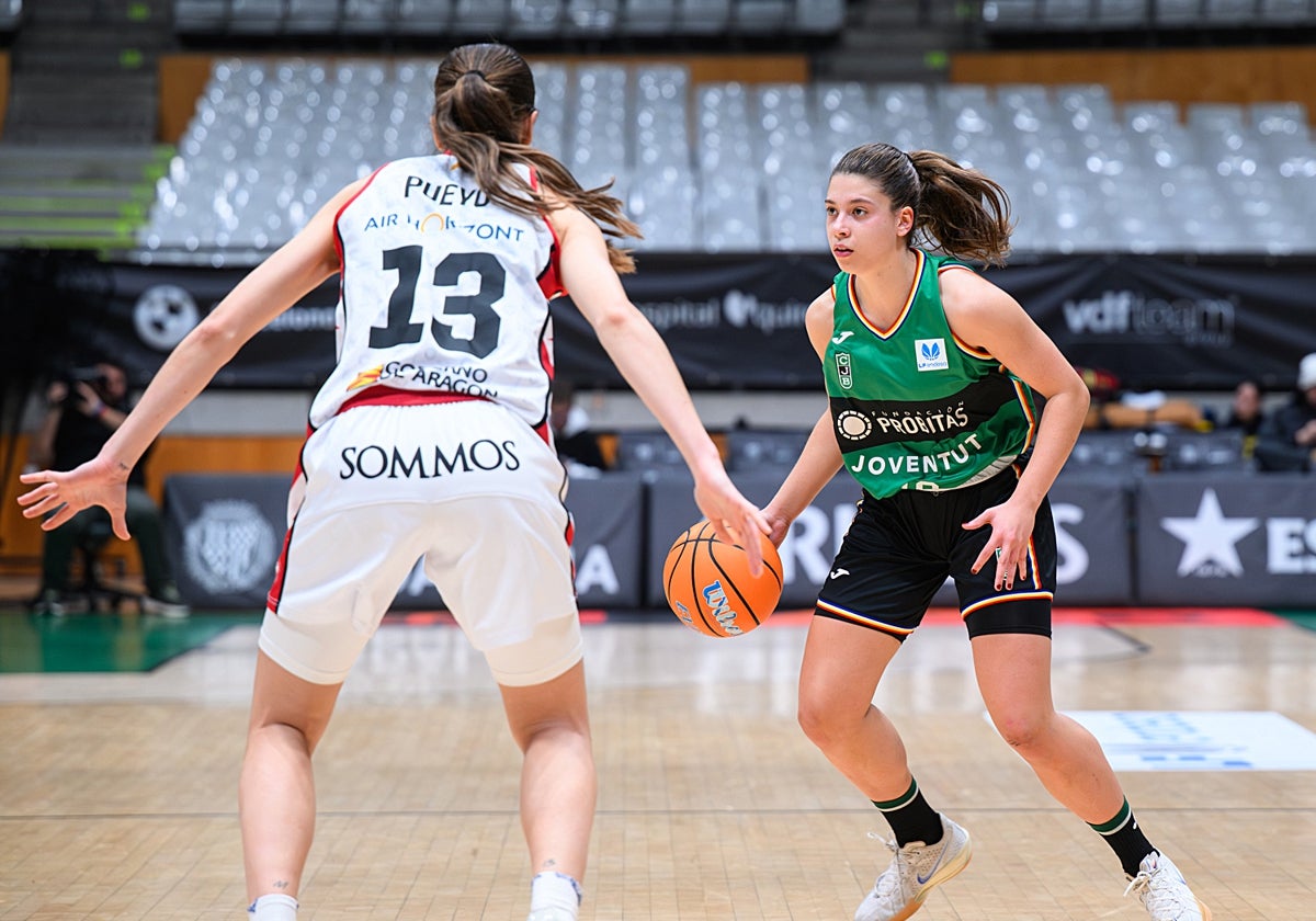 Inés Santibáñez, en un partido contra el Casademont Zaragoza.