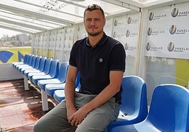 Oriol Riera, en el banquillo del Reina Sofía el día de su presentación.