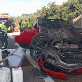 Los efectivos que han participado en el operativo de rescate, en el lugar del accidente.