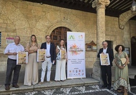 Presentación de la feria con alcalde y concejales y representantes de Adiraia.