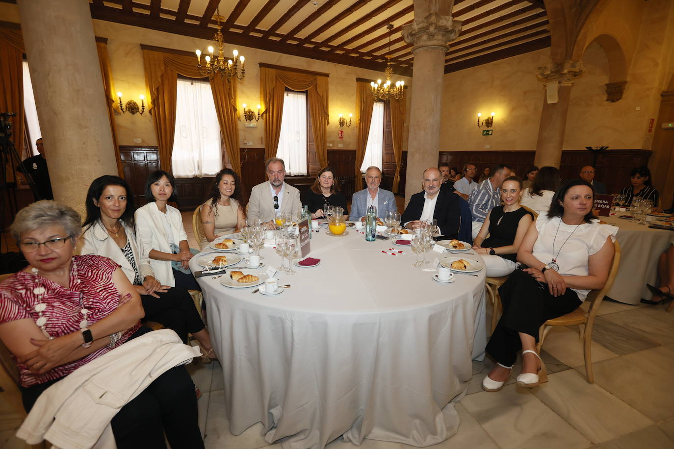 Maribel Rodríguez (Ayto. Monsagro), Elena Santos y Chihiro Sugiyama, (Centro Cultural Japonés), Patricia Rivera e Ignacio García (Mirat), Maribel Crespo (LA GACETA), Sergio Pérez (Helmántica), Joaquín Tabernero (Finsa), Laura González (Hotel Eunice) y Mª Pilar Cortés (Gerso Impex).