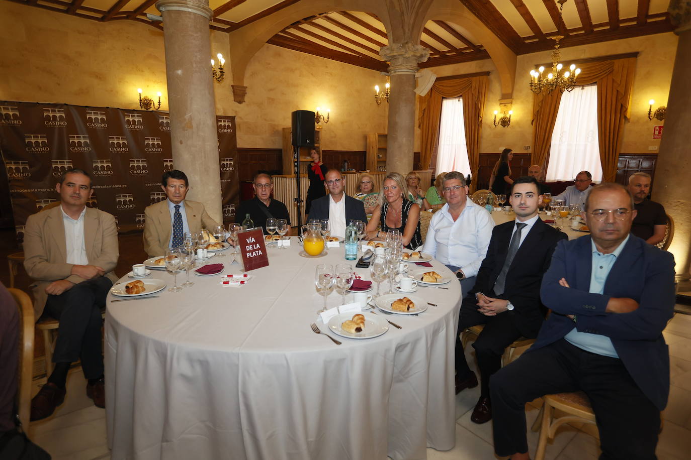 Antonio García y Francisco Ledesma (Castinsa), Manuel González (Ayto. Miranda del Castañar), Antonio Luis Sánchez (Ayto. Peñarandilla), Marta Silva (LA GACETA), Claudio del Rio (Ayto. Cabrerizos), Javier Marcos (alcalde La Vellés) y José Jiménez (Ayto. Vecinos).