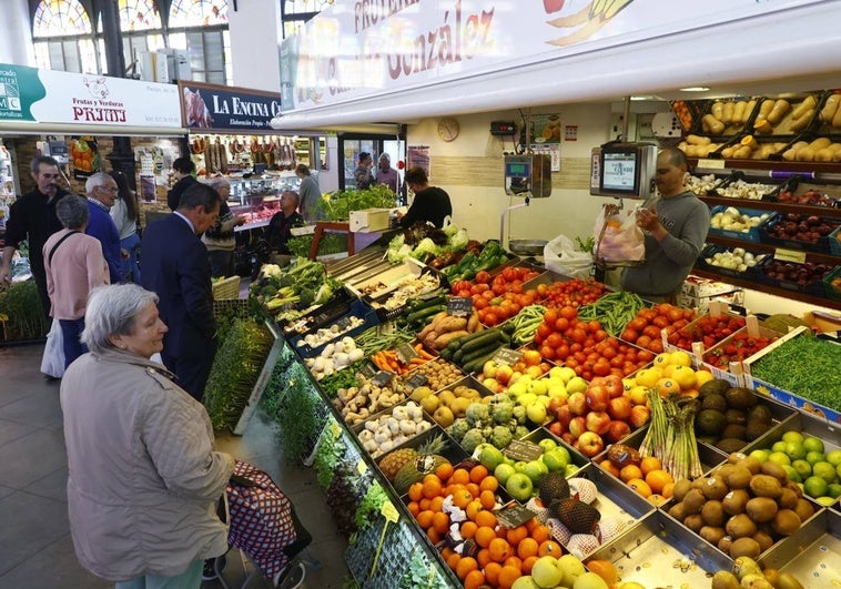 Un frutería en el Mercado Central de Salamanca.