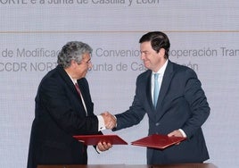 El presidente de la Comisión de Coordinación y Desarrollo Regional del Norte de Portugal, Antonio Cunha, y el presidente de la Junta de Castilla y León, Alfonso Fernández Mañueco.