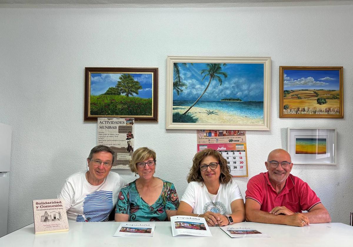 Miguel Borrego, Mercedes Iglesias, Isidora Herrero y Florencio Martín, vecinos de Pizarrales.