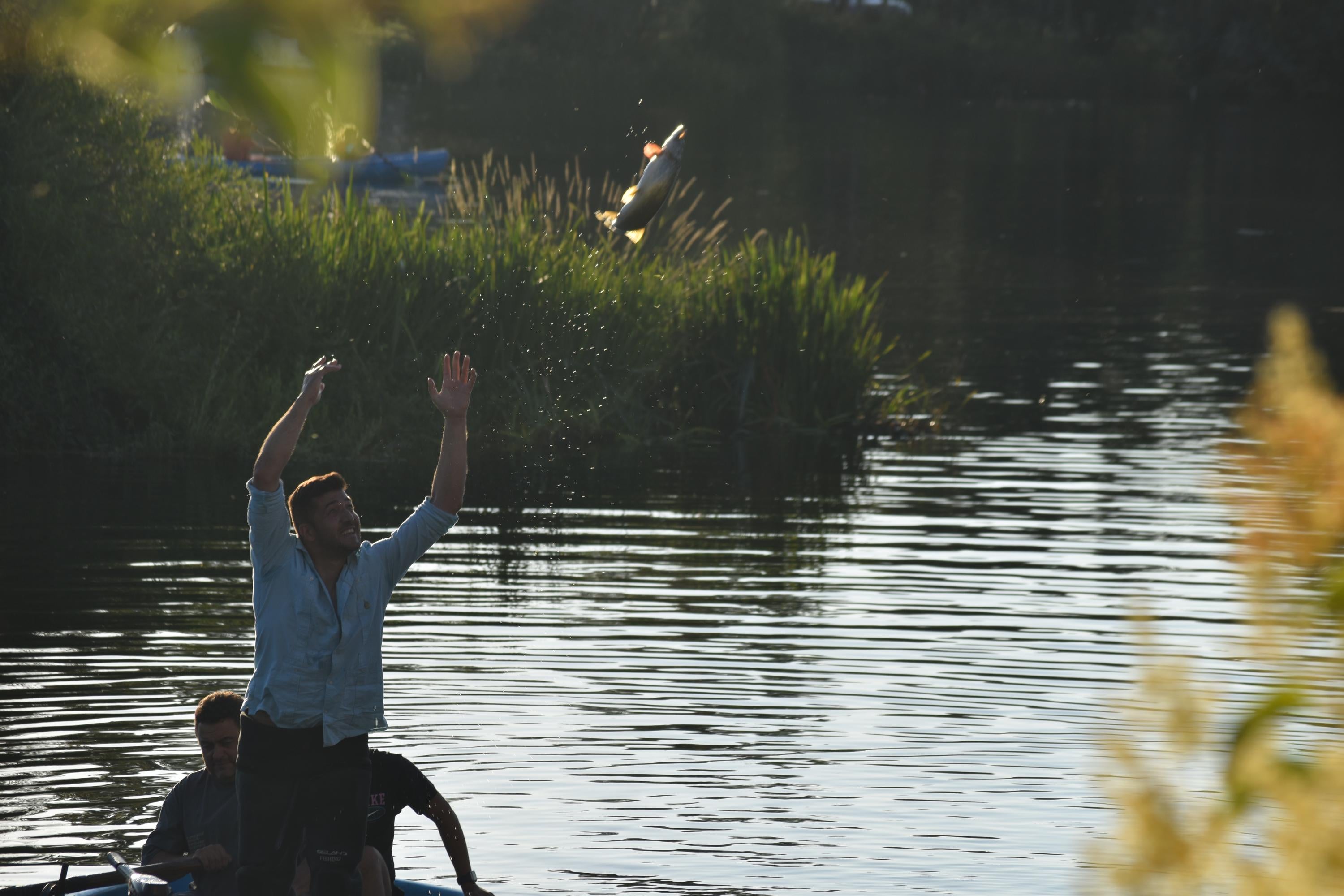 Alba de Tormes honra la memoria de los pescadores y a la Virgen del Carmen en su paseo fluvial