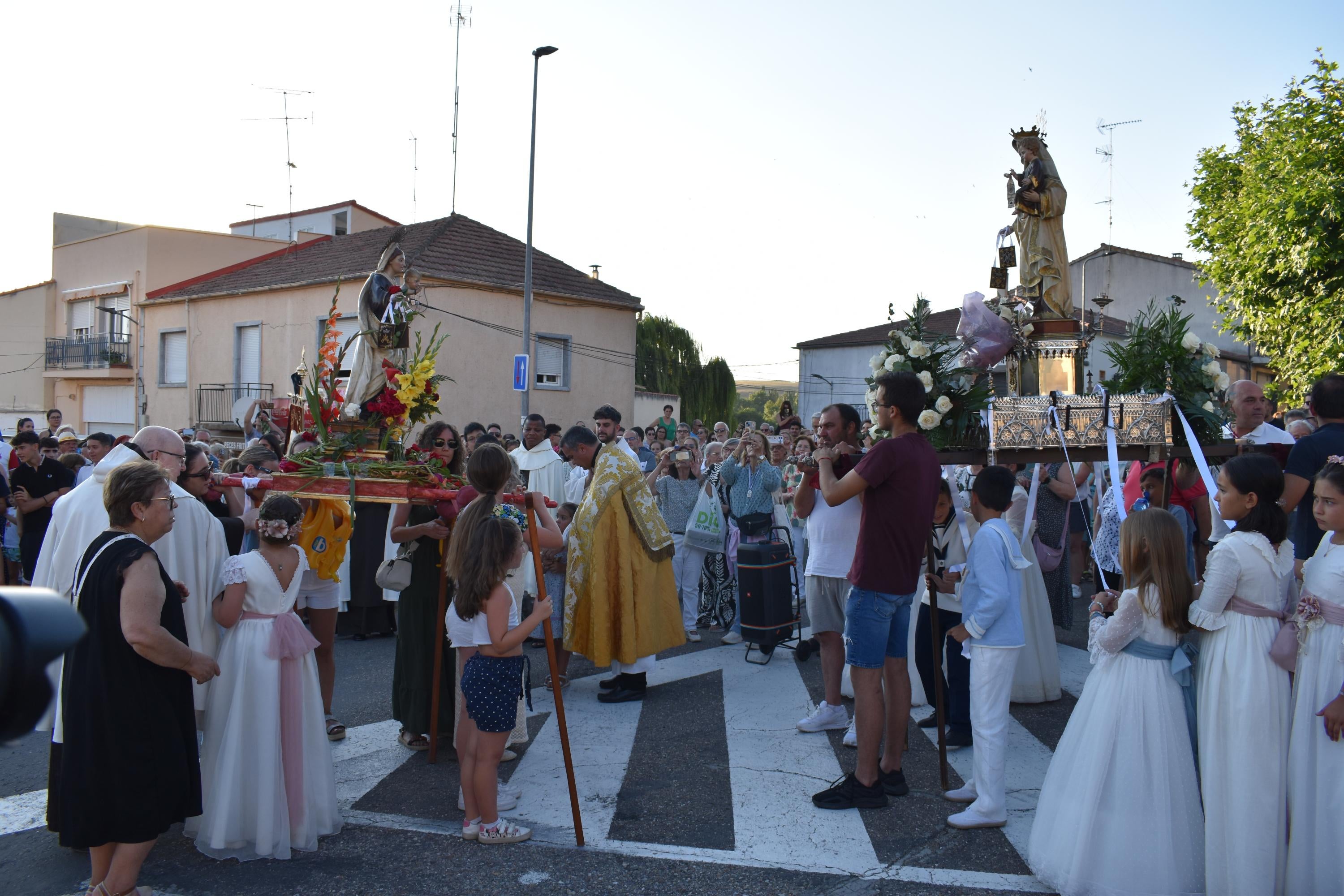Alba de Tormes honra la memoria de los pescadores y a la Virgen del Carmen en su paseo fluvial
