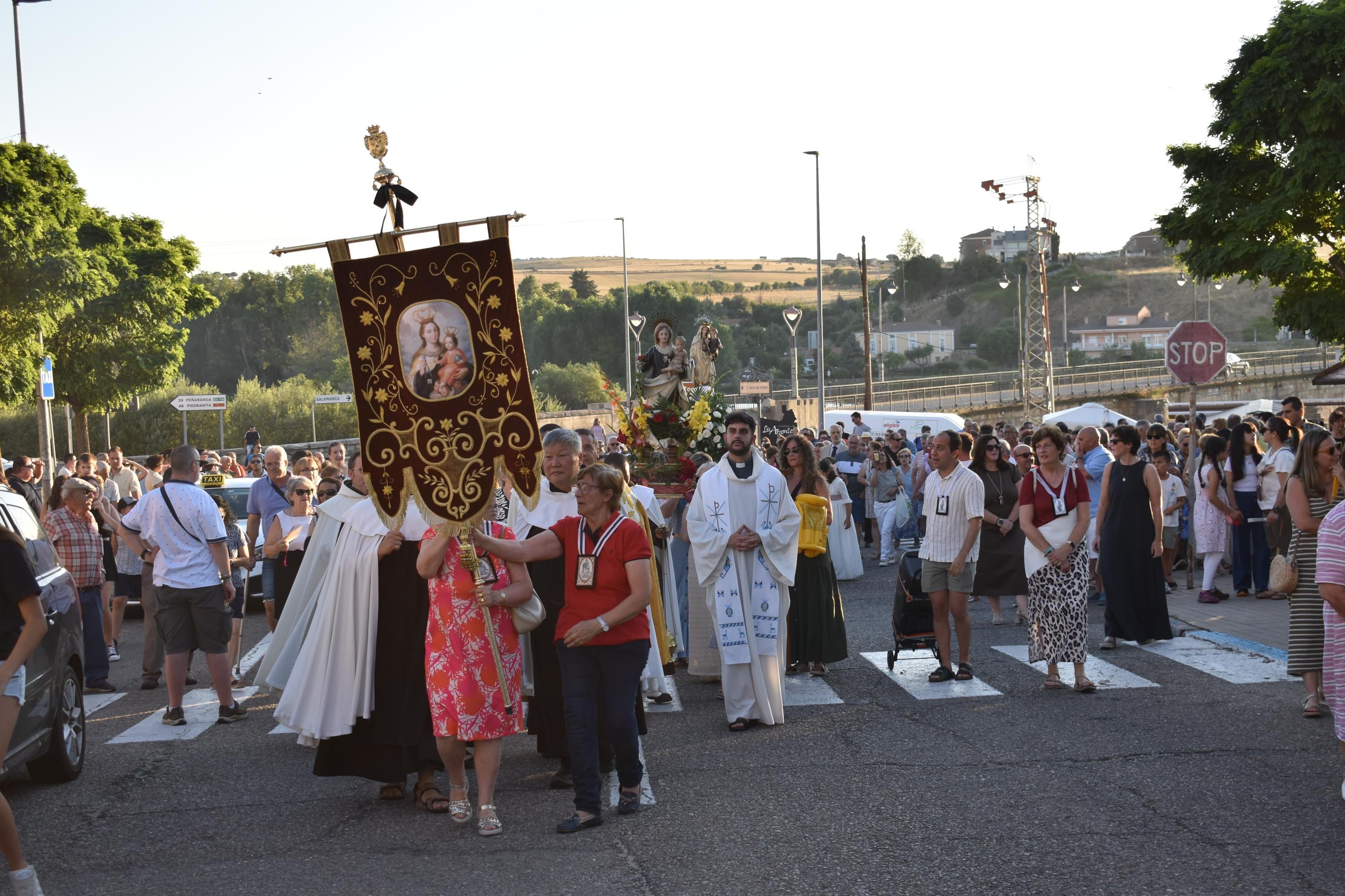 Alba de Tormes honra la memoria de los pescadores y a la Virgen del Carmen en su paseo fluvial