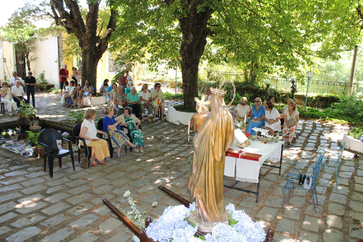 El Coto del Carmen luce con esplendor para honrar a su patrona