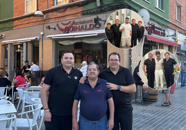 Rogelio Guinaldo, su padre Agustín y su hermano 'Agus', familia al frente del bar Guinaldo.