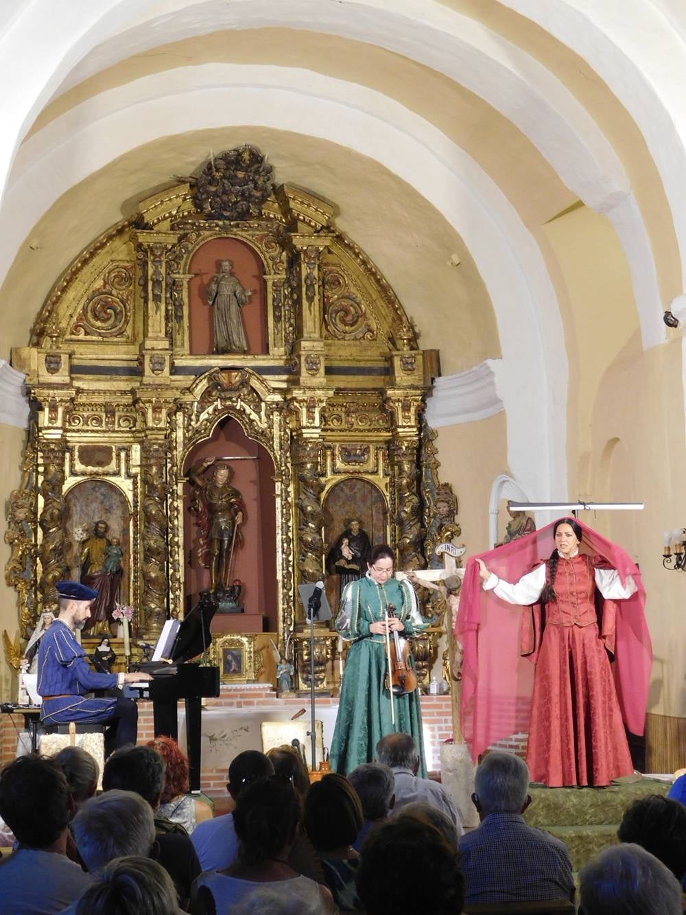 Nava de Sotrobal recibe el recital poético musical “Arcos y Ecos”