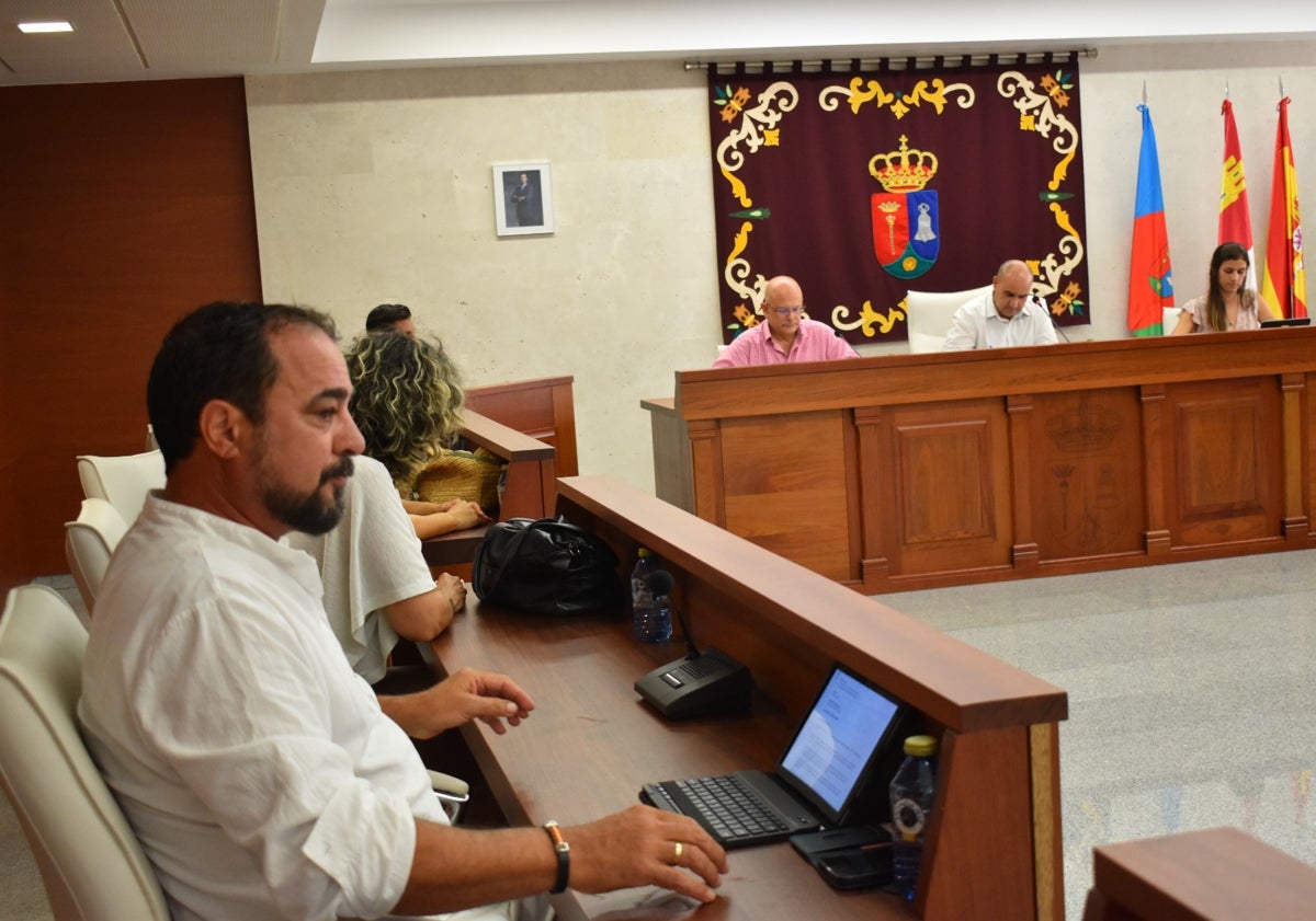Imagen principal - Primeros pasos para regular el tráfico con más seguridad en el polígono de Villares de la Reina