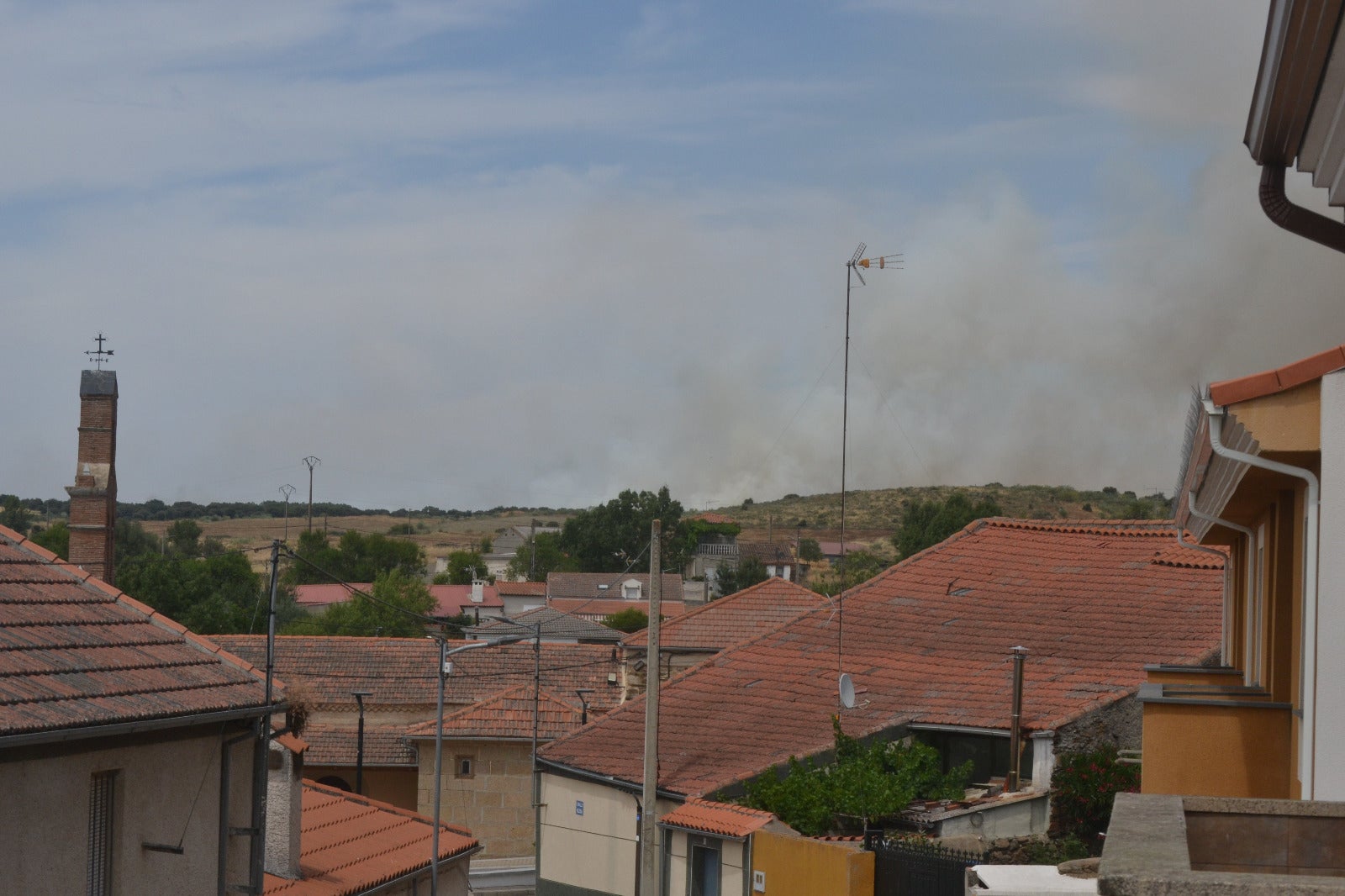 El incendio en Castillejo de Martín Viejo, en imágenes