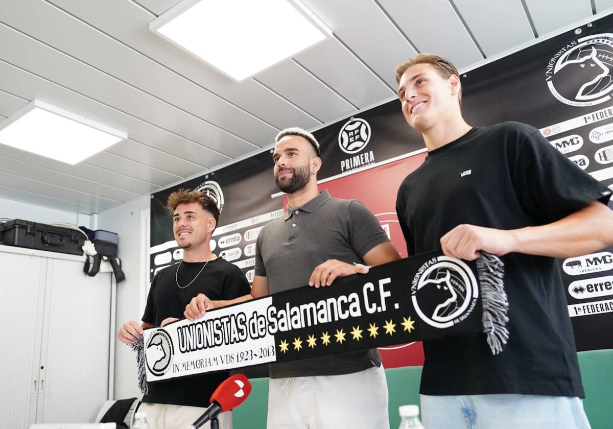 Víctor Olmedo, Antonio Paz y Unai Marino, durante el acto de presentación.