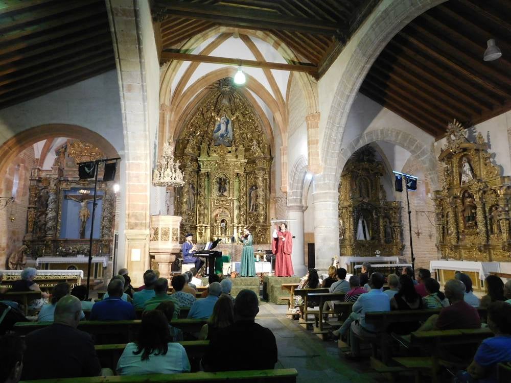 La imponente iglesia de Zorita de la Frontera recibe “Arcos y Ecos”.
