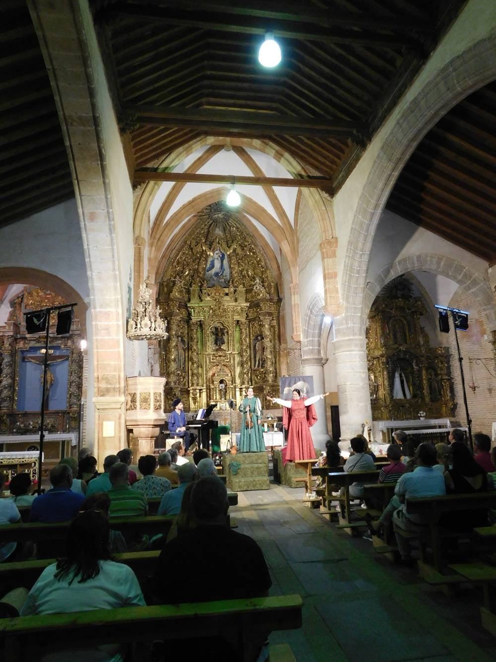 La imponente iglesia de Zorita de la Frontera recibe “Arcos y Ecos”.