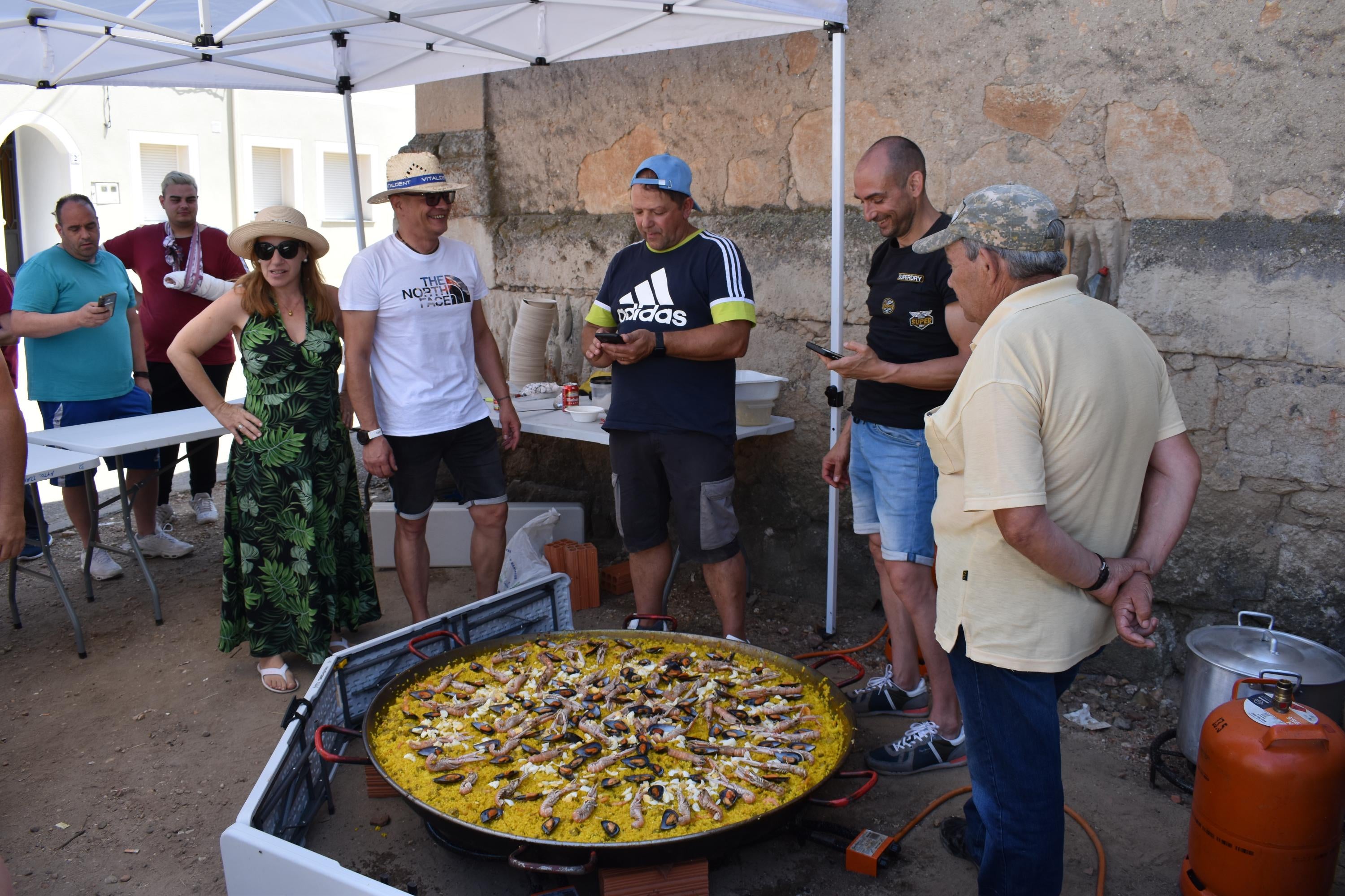 Convivencia y buen yantar en las Fiestas de la Juventud de Torresmenudas