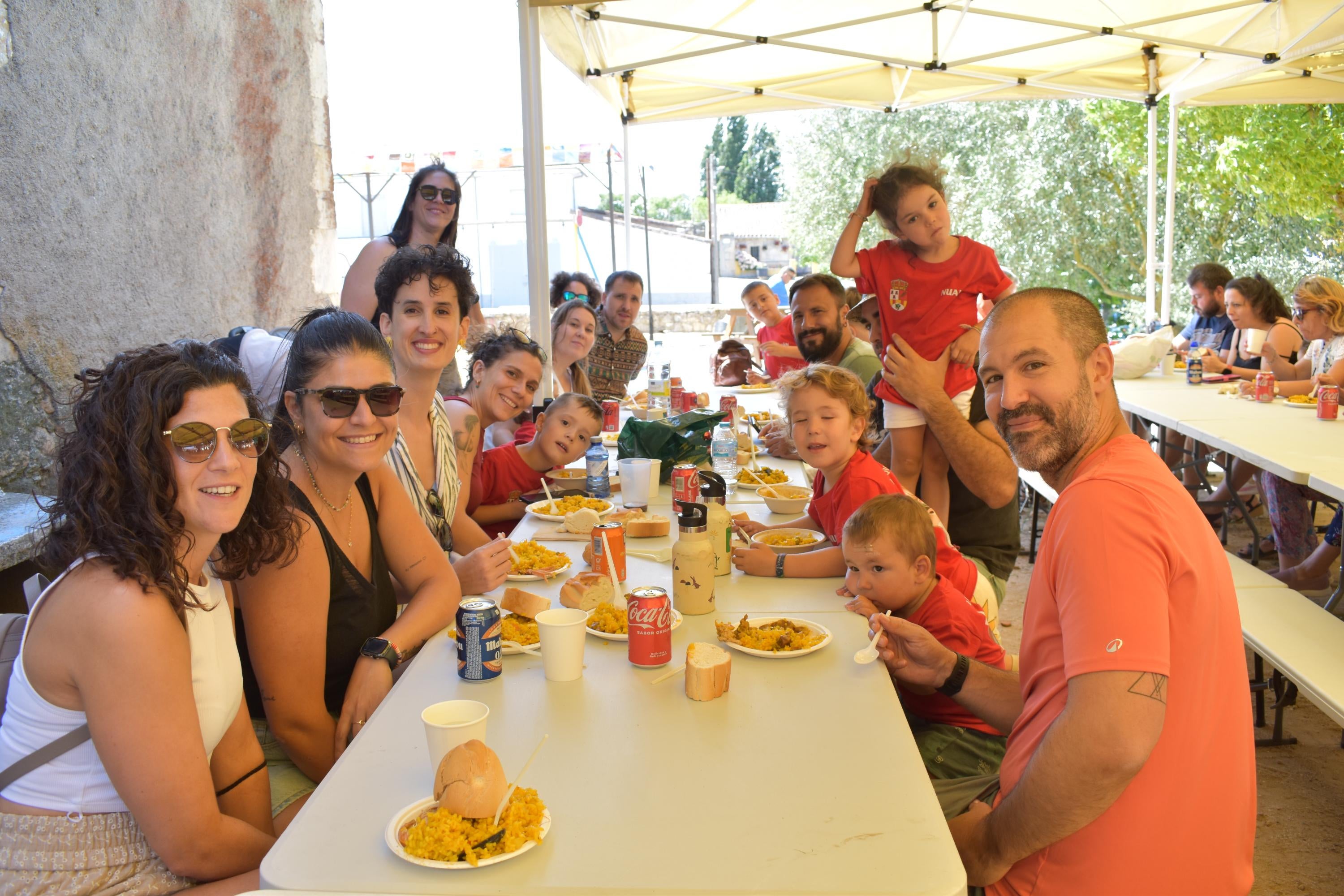 Convivencia y buen yantar en las Fiestas de la Juventud de Torresmenudas