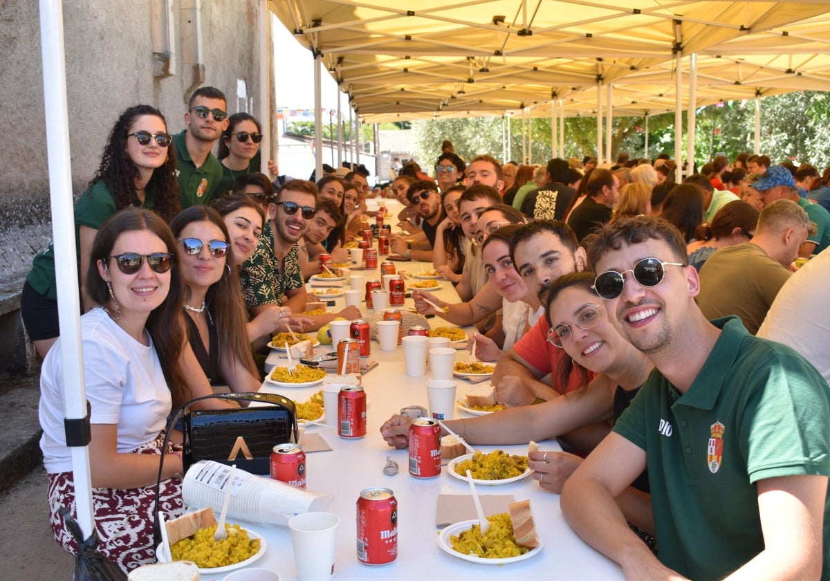 Convivencia y buen yantar en las Fiestas de la Juventud de Torresmenudas