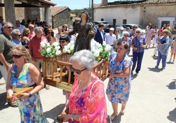 Los fieles acompañaron a Santa María Magdalena en la procesión
