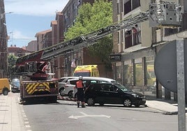 Imagen de la intervención de los Bomberos en la calle Gargabete.