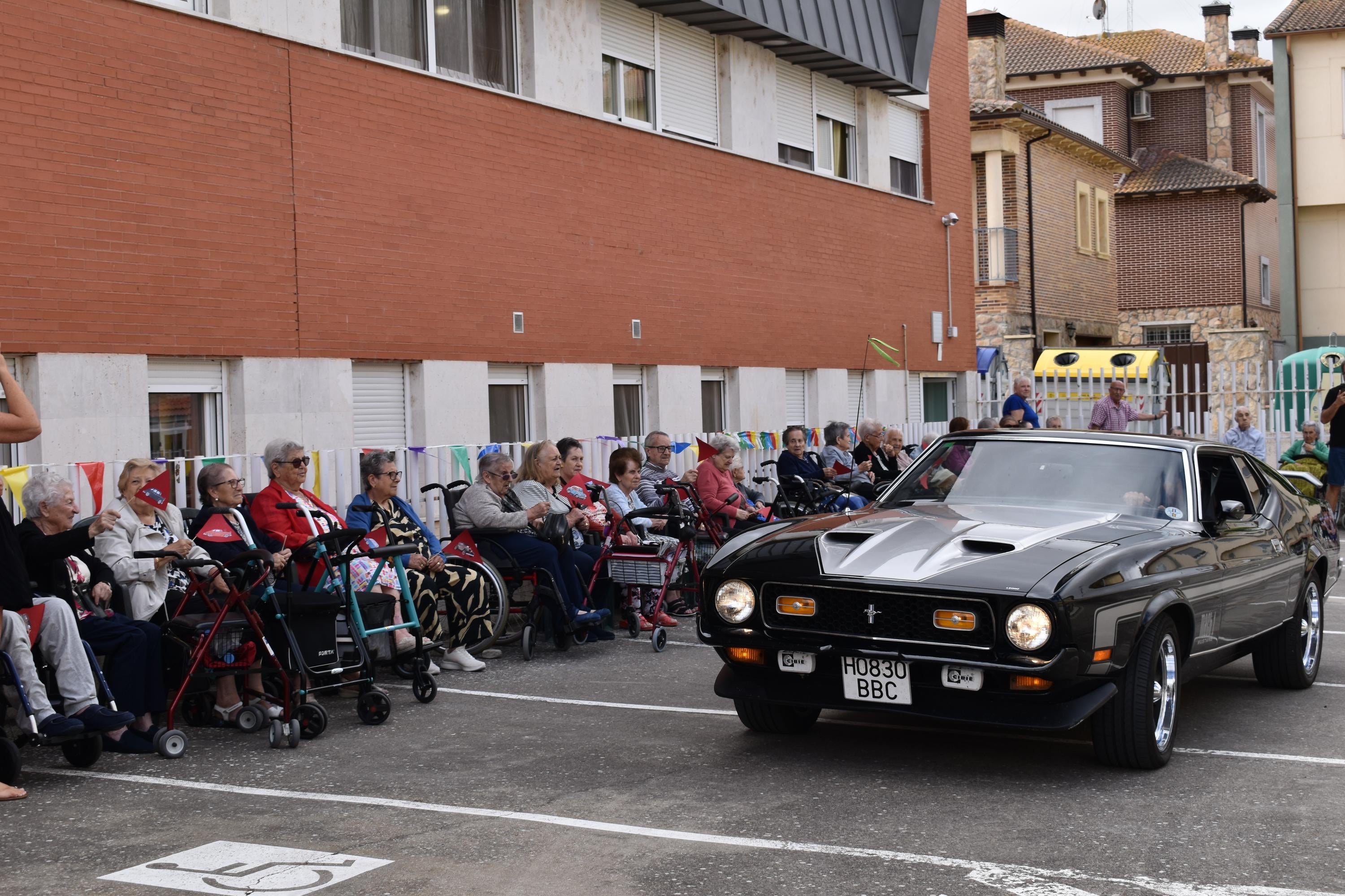 Viaje al pasado sobre ruedas para hacer disfrutar a los mayores de Alba de Tormes