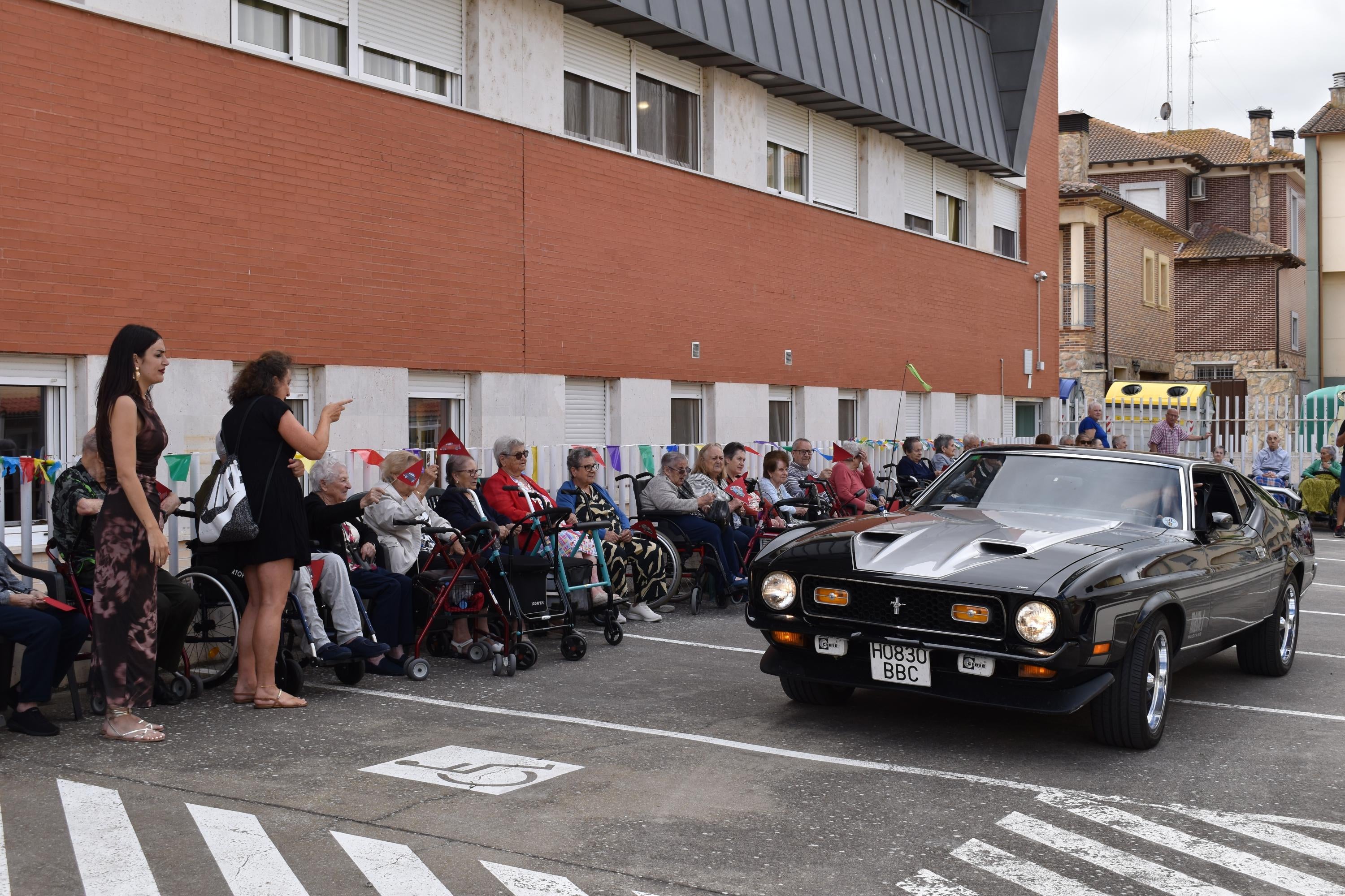 Viaje al pasado sobre ruedas para hacer disfrutar a los mayores de Alba de Tormes