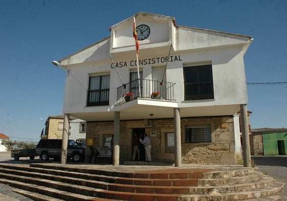 Fachada del Ayuntamiento de Trabanca.