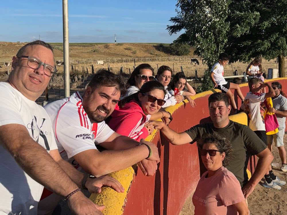 Una soleada tarde taurina compartida entre los vecinos de Palaciosrubios