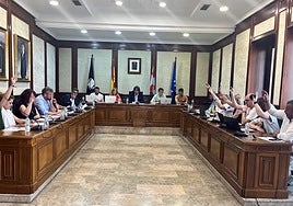 Imagen de los diez concejales de PSOE, Tú Aportas y no adscritas que han firmado la moción de censura.