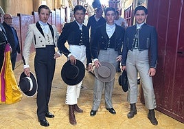 Alumnos de la Escuela taurina en la clase práctica celebrada en abril en Alba.