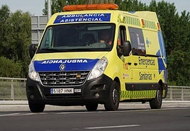 Imagen de una ambulancia de servicio por Salamanca.