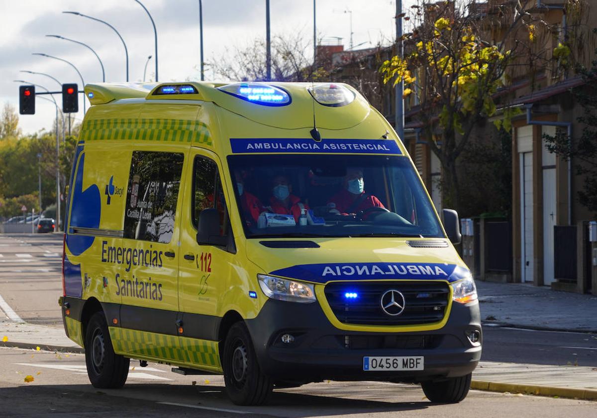 Imagen de una ambulancia por Salamanca.