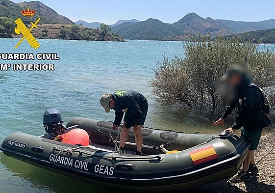 Imagen de las labores de búsqueda en el embalse del Porma.