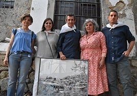 Mónica de Quevedo, Inmaculada Martín, Roberto Heras, Elvira Fernández y Miguel Rodero, tras el pregón de las fiestas de Candelario