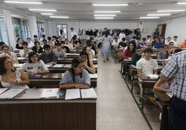 Alumnos durante la Prueba de Acceso a la Universidad.