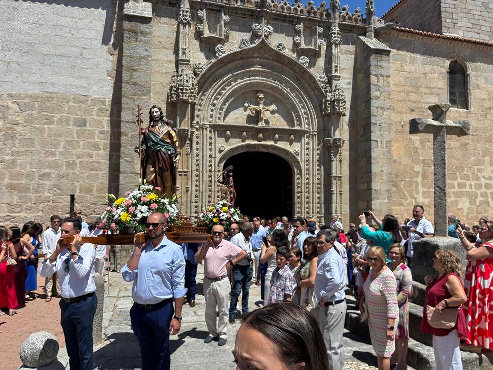 Música y alegría por el día grande en Santiago