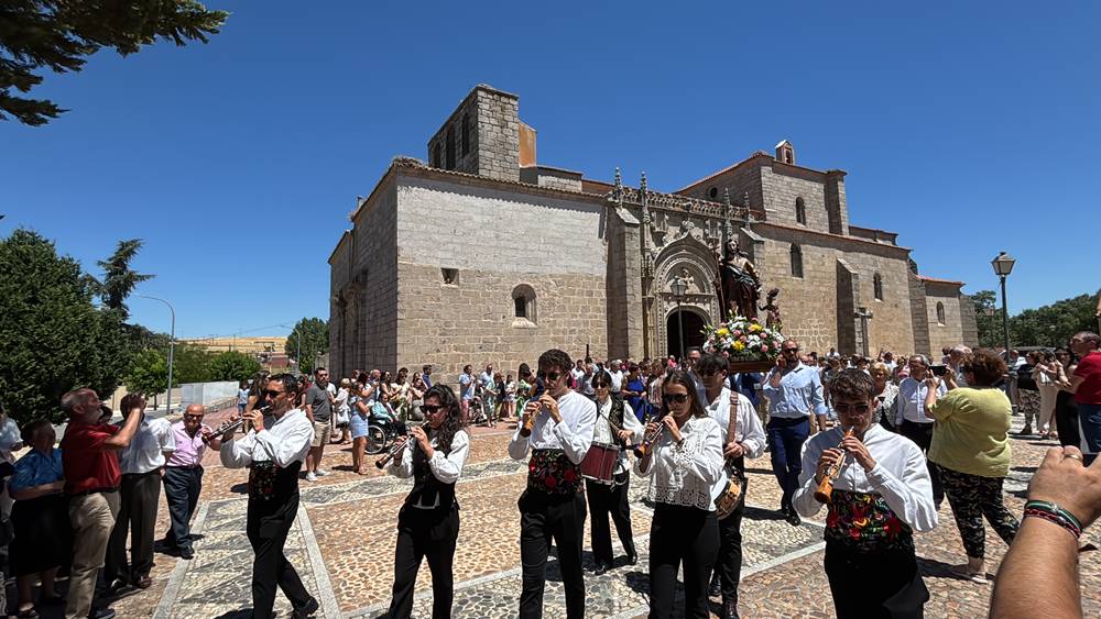 Música y alegría por el día grande en Santiago