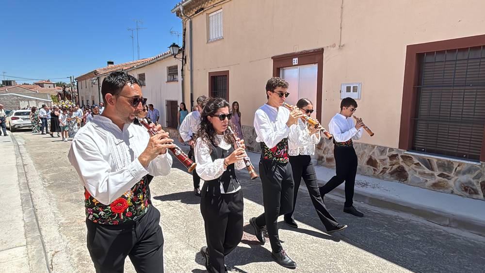 Música y alegría por el día grande en Santiago