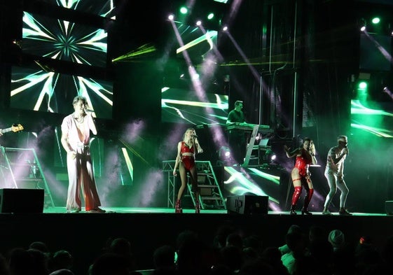 La orquesta Pikante actuando en Guijuelo