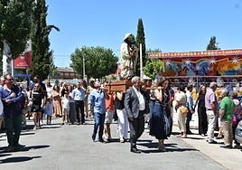 Momento de la procesión en honor a Santiago Apóstol en Matilla