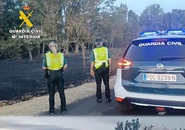 Imagen de los agentes en el incendio.