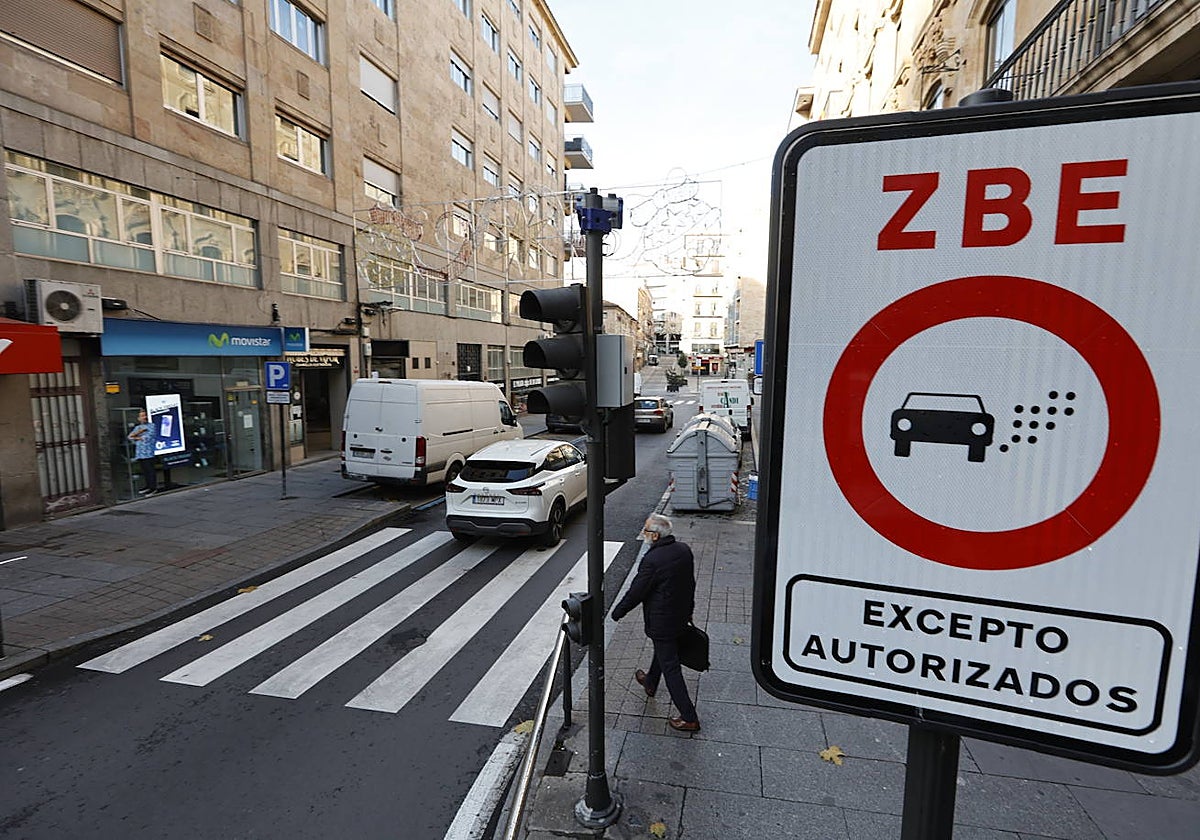Una señal de la Zona de Bajas Emisiones.